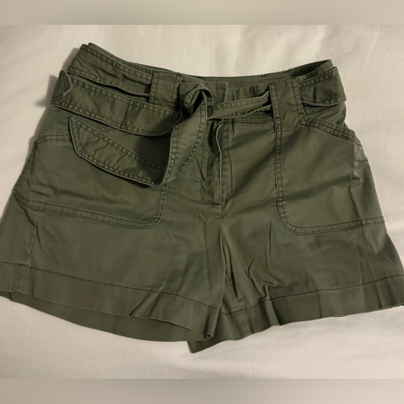 Cache Shorts Lot Of 4  Size 4P Petite, Black, Beige, White, Green Tie Waist - Picture 3 of 15